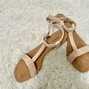 Alfani Cream Strappy Wedge Sandals Size 6 B441